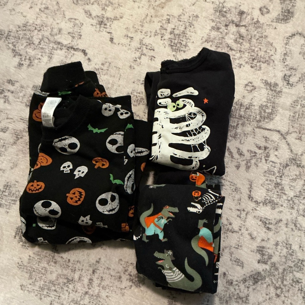 Lot of 3T/4T Halloween PJ & Comfy Sets